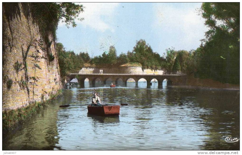 LE QUESNOY (59) Lac Vauban Barque Animation - Le Quesnoy