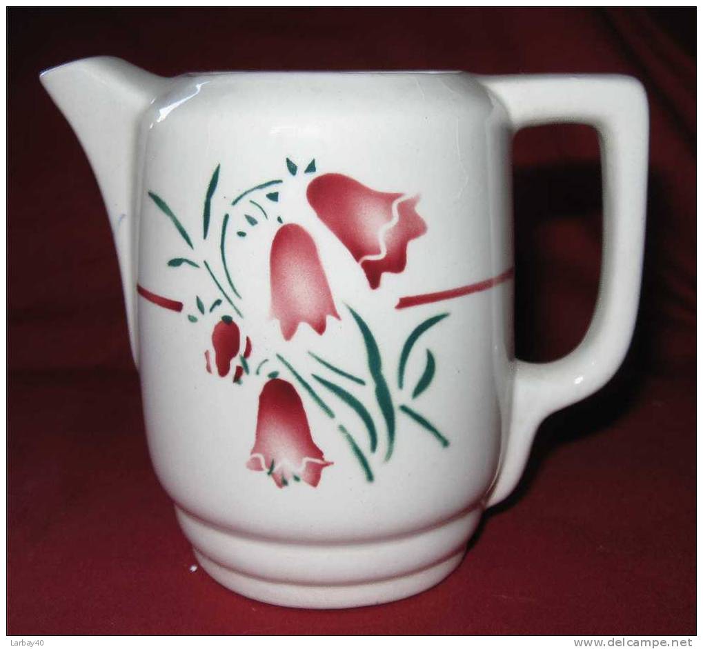 1 Pot A Lait Saint Amand - Motif Fleurs - Saint Amand (FRA)