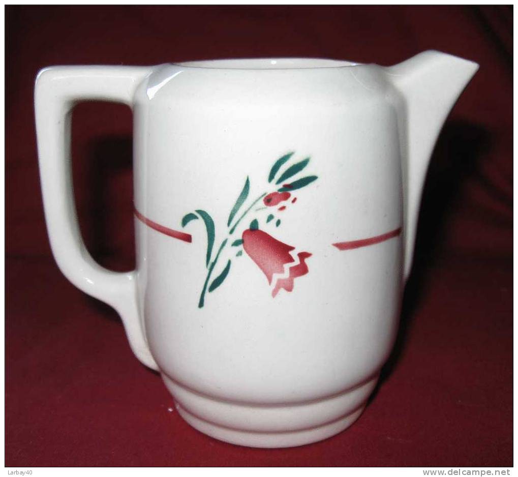 1 Pot A Lait Saint Amand - Motif Fleurs - Saint Amand (FRA)