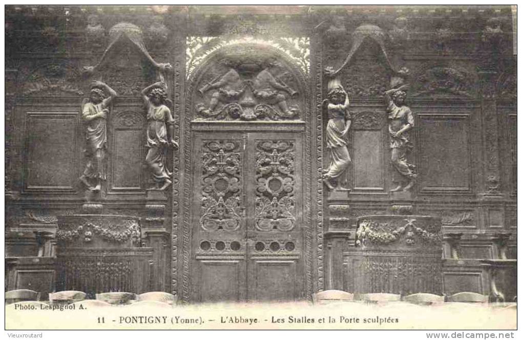 CPA. PONTIGNY. L'ABBAYE. LES STALLES ET LA PORTE SCULPTEES. - Pontigny