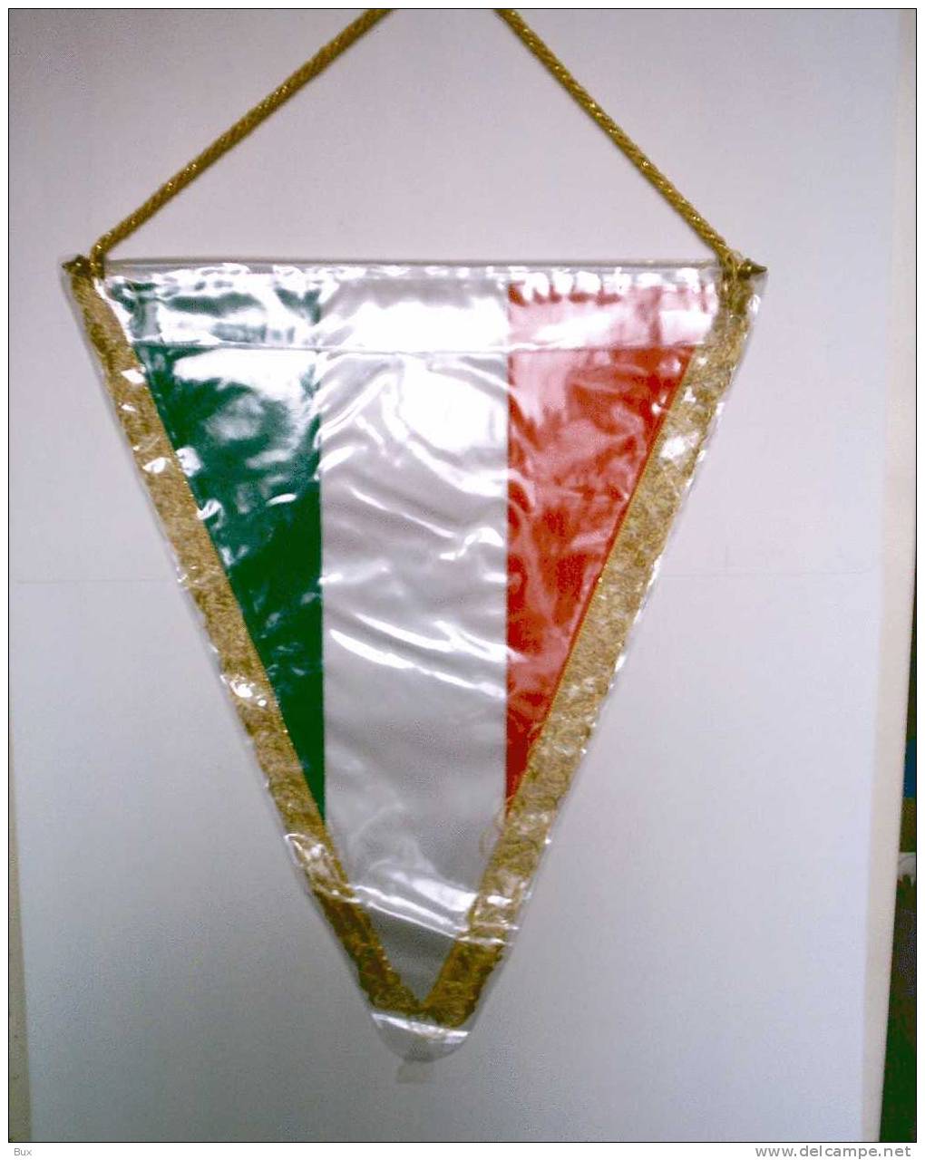 BARI  GAGLIARDETTO IN  RASO DIMENSIONI  37  X  31  Cm CIRCA COME DA FOTO  CALCIO FOOTBALL SOCCER - Kleding, Souvenirs & Andere