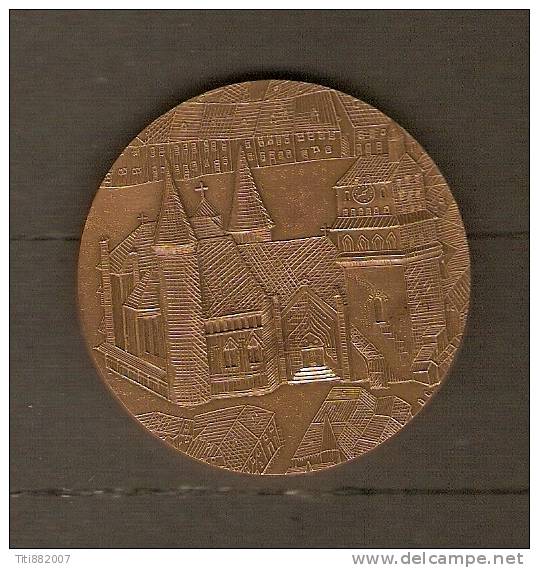 FRANCE.  Médaille Commémorative Des 1050 Ans De La Ville D'EPINAL (Vosges).  En Boitier, Avec Support De Présentation. - Other & Unclassified