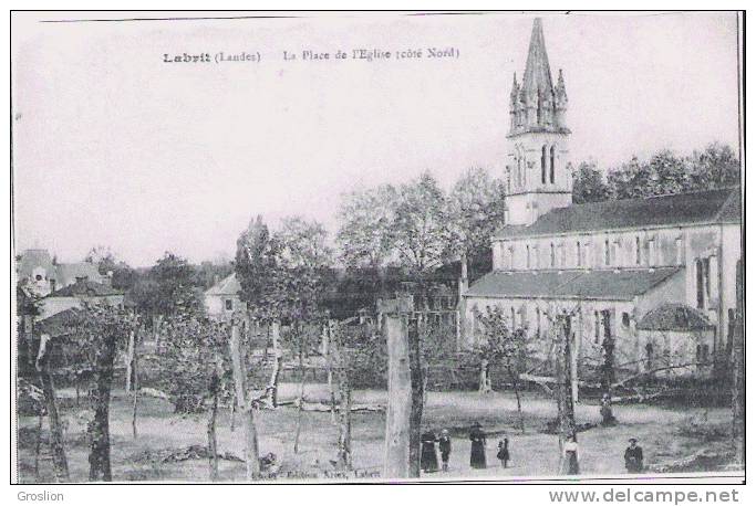 LABRIT (LANDES) CP PHOTO LA PLACE DE L'EGLISE  (PETITE ANIMATION) - Labrit