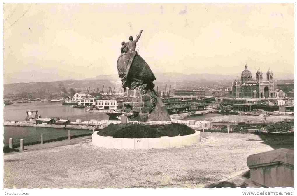 MARSEILLE Monument Aux Héros De La Mer Et Bassin De La Joliette 1951 - Joliette