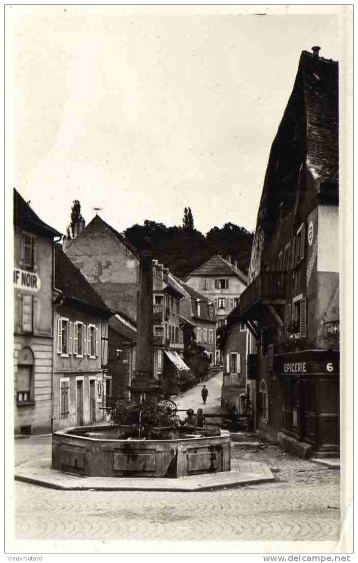 CPA. ANIMEE. ALTKIRCH. LA FONTAINE ET RUE ROGENBERG. (ENSEIGNE EPICERIE). - Altkirch