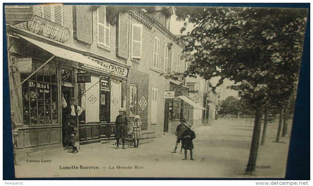 LAMOTTE-BEUVRON.La Grande Rue.Cpa,voyagée,be,belle Animation,devanture Magasin - Lamotte Beuvron