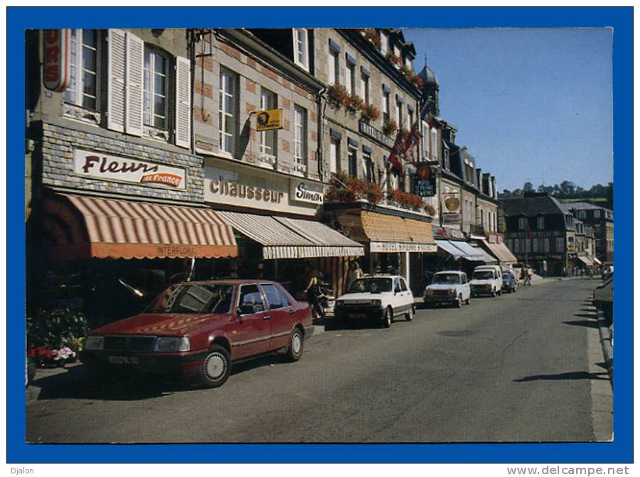 VILLEDIEU-LES-POELES. "Capitale Du Cuivre" - Place Centrale. (Commerces - Renault  5 - 4 - Lancia) - Passenger Cars