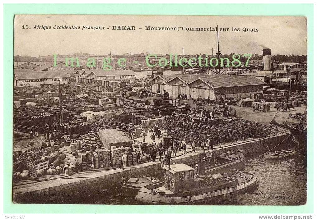 AFRIQUE SENEGAL - DAKAR - PORT Du COMMERCE Et De La PECHE - BATEAUX CHALUTIER - MOUVEMENT COMMERCIAL Sur Les QUAIS - Senegal