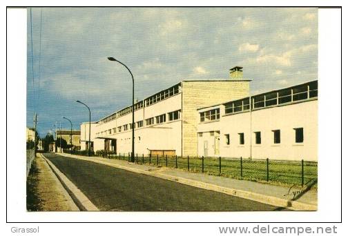 CPSM CROISSY SUR SEINE 78 Lycée Jean Moulin - Croissy-sur-Seine