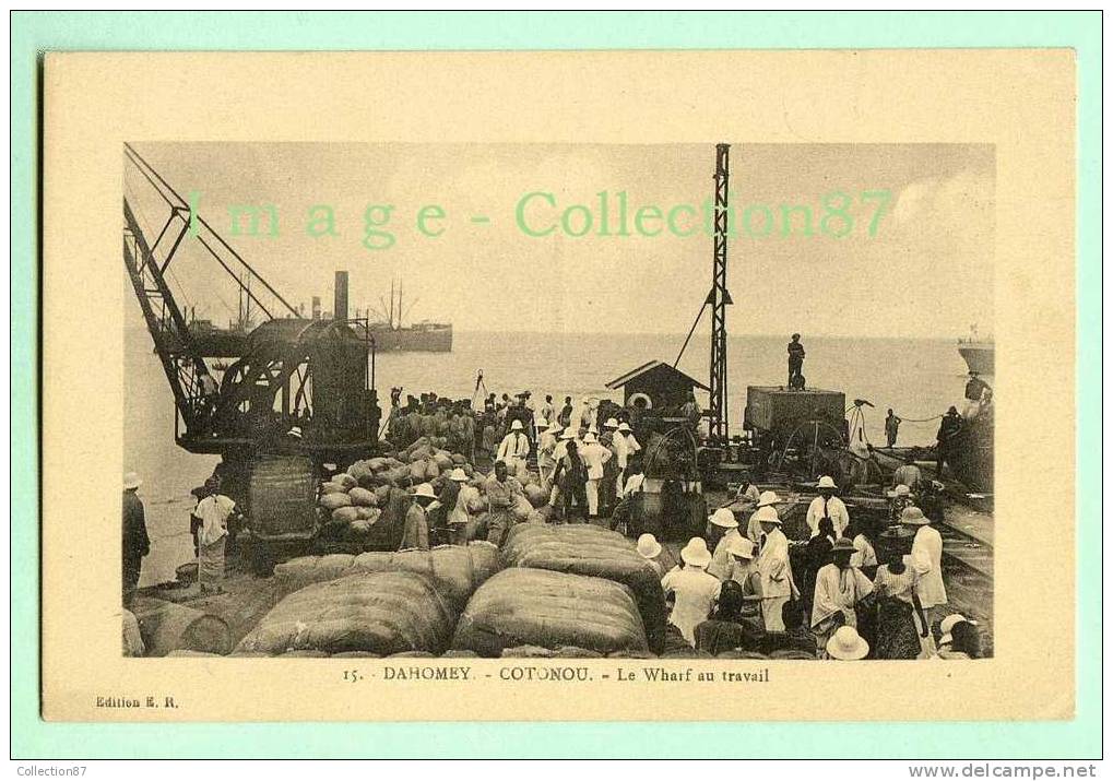 AFRIQUE DAHOMEY - COTONOU - LE WARF Au TRAVAIL - GRUE Du PORT - CHARGEMENT Des BATEAUX - RARE - Dahomey