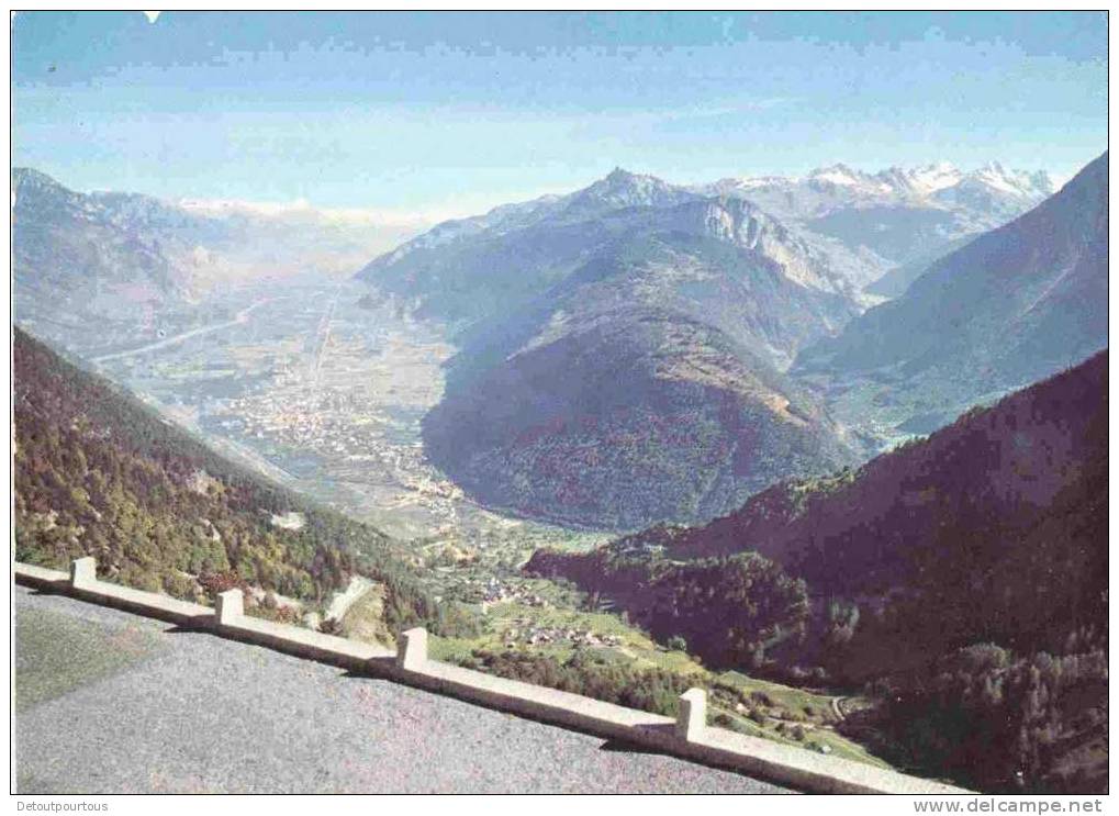 Vue De La Route De La FORCLAZ Sur MARTIGNY Plaine Du Rhône Et L'entremont - Martigny