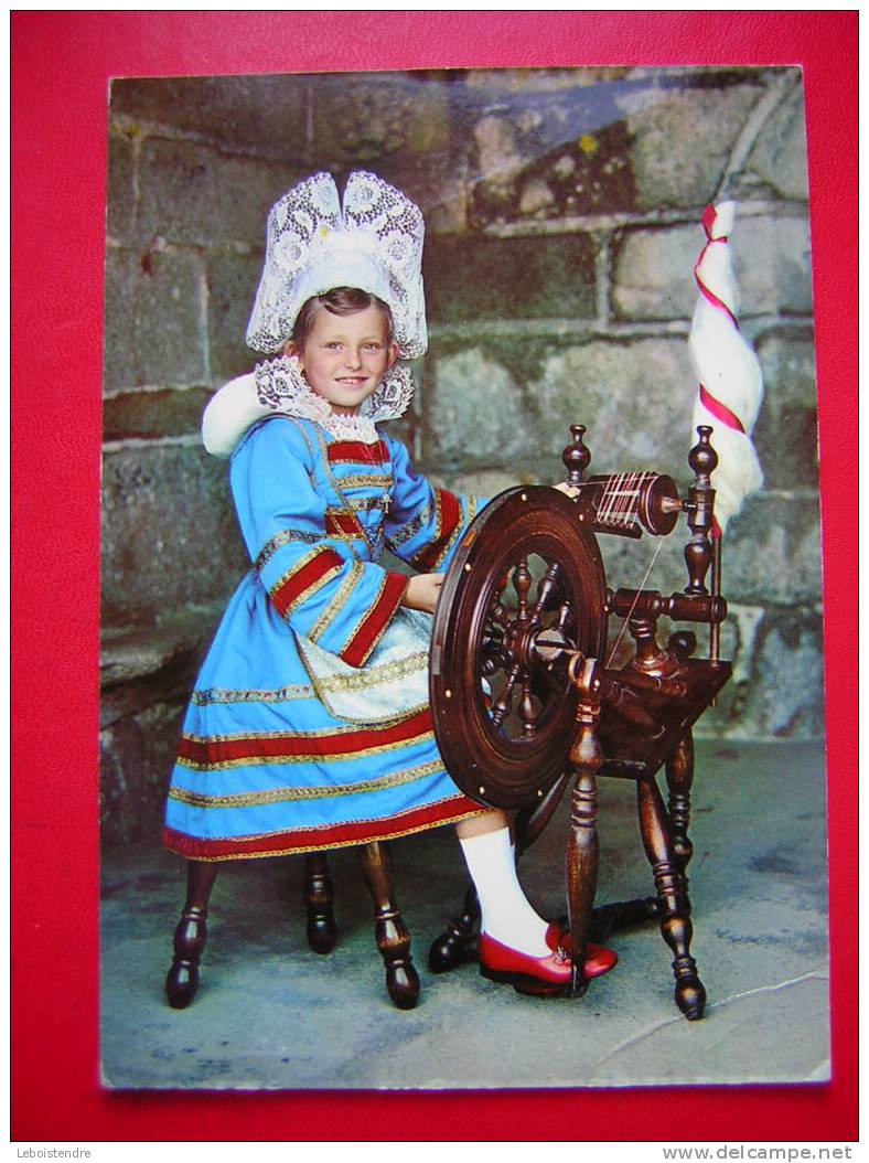 CPSM -(29- FINISTERE)- COSTUMES DU PAYS FOUESNANT-JEUNE FILLE SUR UN ROUET - Fouesnant