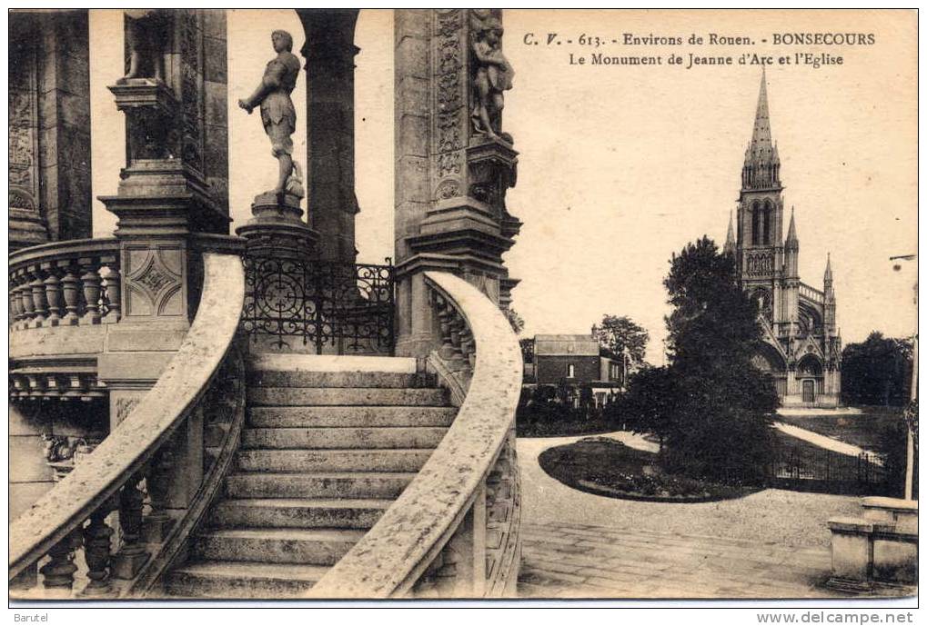 BONSECOURS - Le Monument De Jeanne D´Arc Et L´Eglise - Bonsecours