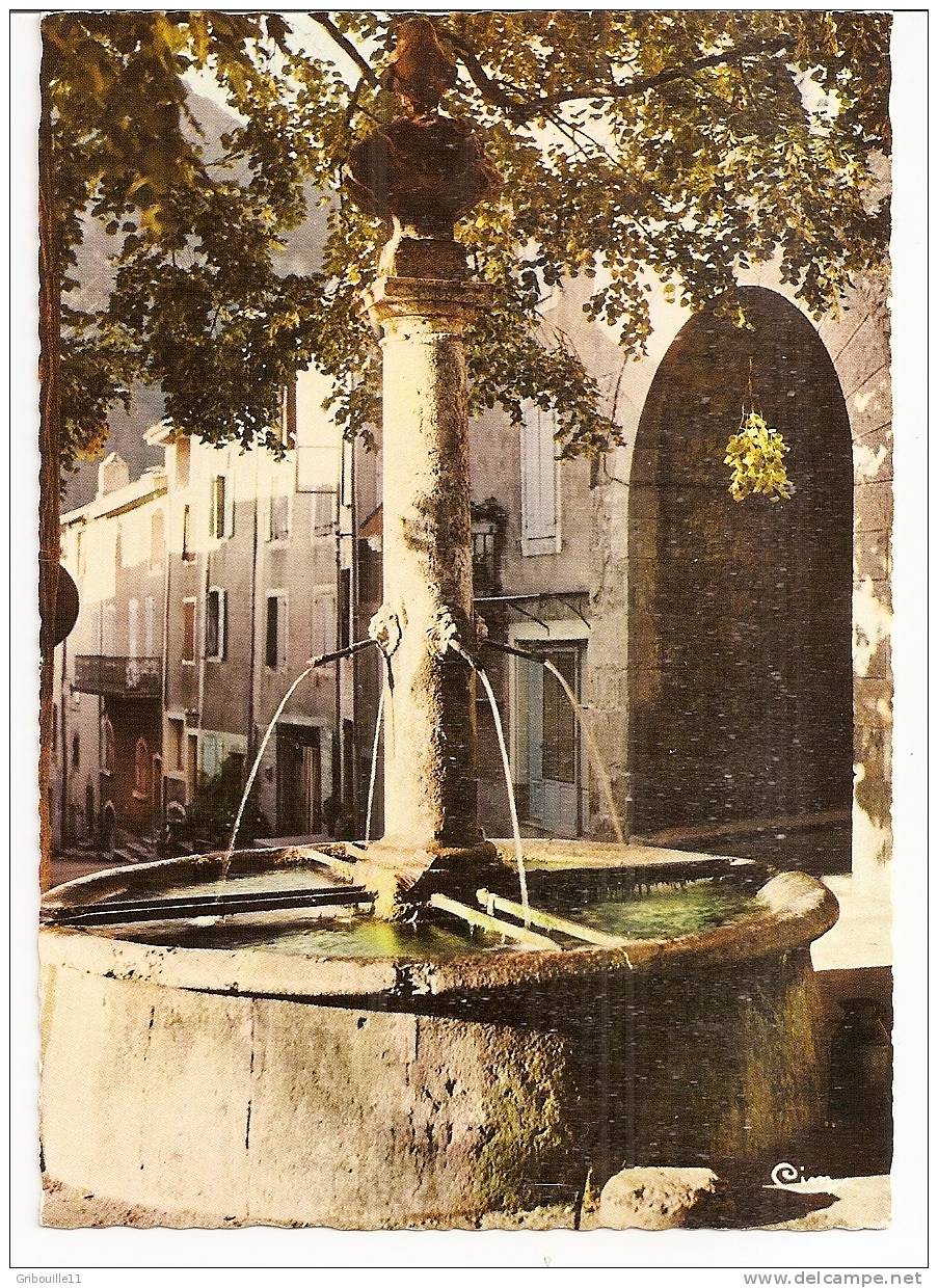 CHATILLON EN DIOIS   -  **LA FONTAINE ,LA RUE NEUVE Et PLACE DU REVIRON**  - Editeur :   COMBIER De Macon      N° CI. 66 - Châtillon-en-Diois