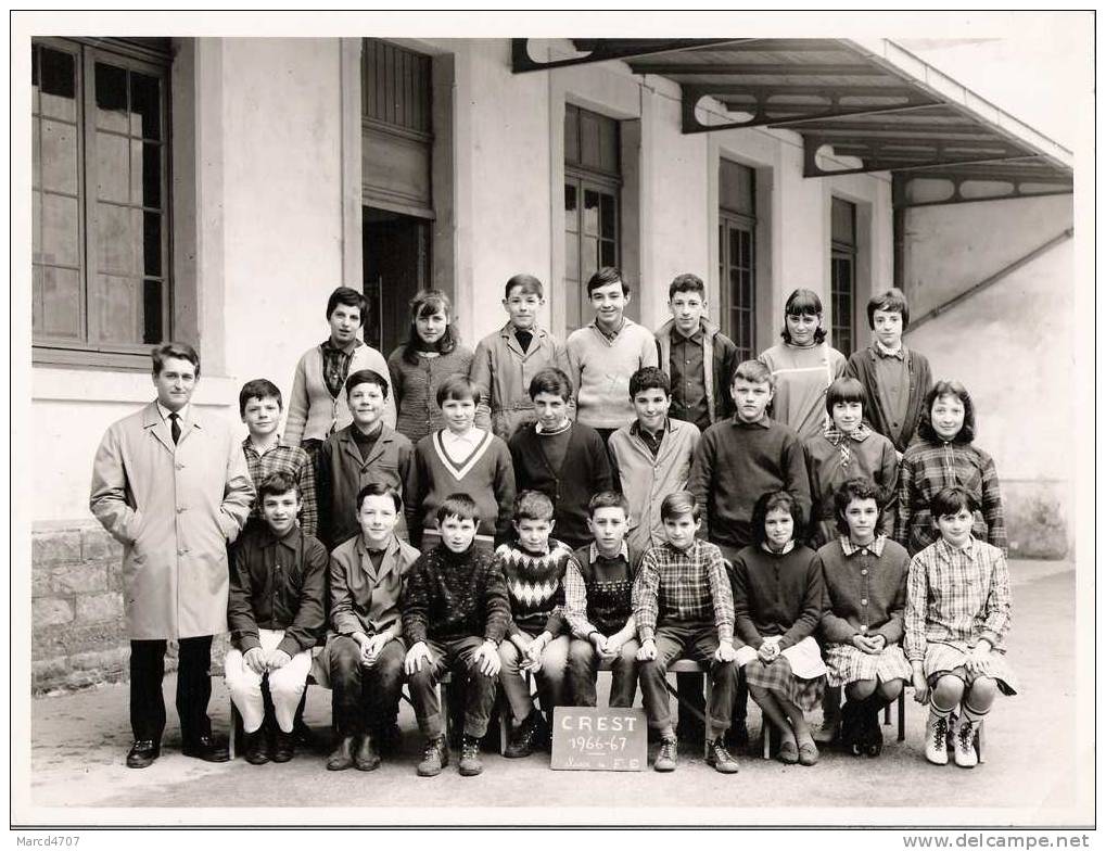 CREST 26 Drome Photo De Classe Ou Ecole 1966-1967 Classe FE Peut être Vous Sur La Photo - Crest