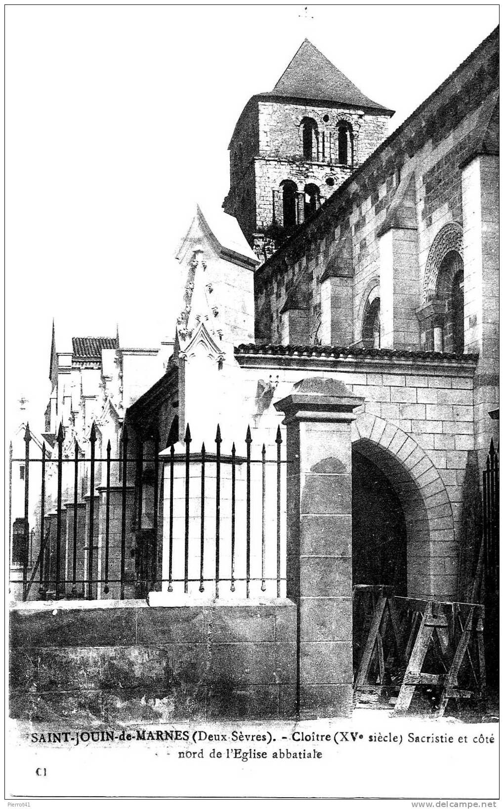 Cloître - Saint Jouin De Marnes