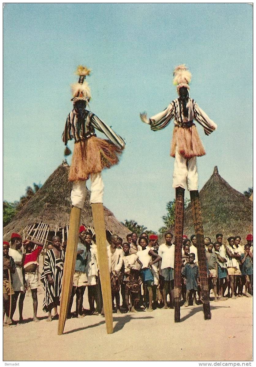 MASQUES AFRICAINS.... DANSEURS SUR ECHASSES..... N'ZO ..... GUINEE - Guinea