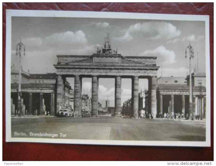 Berlin - Brandenburger Tor / Feldpost - Brandenburger Door