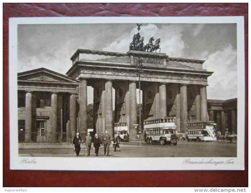 Berlin - Brandenburger Tor / Autobus - Brandenburger Door