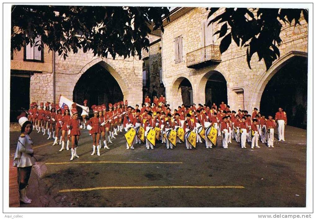 MONFLANQUIN 47 LOT ET GARONNE LES MAJORETTES ,BATTERIE,FANFAREANCIENNE BASTIDE DU XIII èmeS STATION VERTE DE VACANCES - Monflanquin