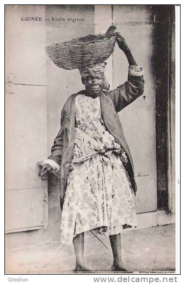 GUINEE VIEILLE NEGRESSE (BEAU PLAN FEMME AVEC PANIER SUR SA TETE) - Guinée