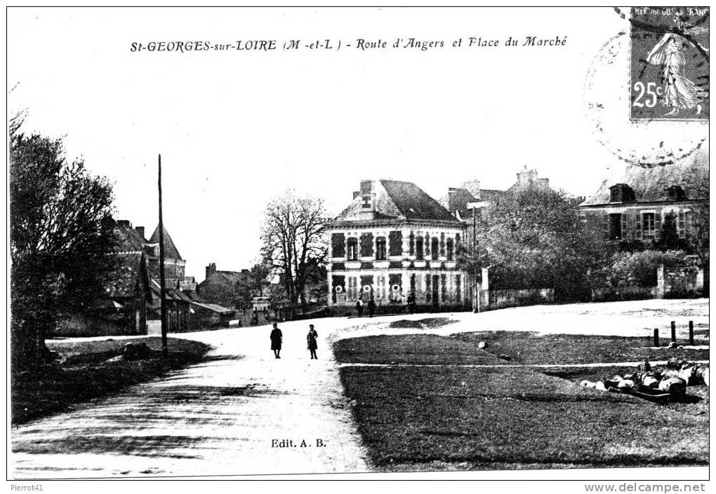 Rte D'Angers Et Place Du Marché - Saint Georges Sur Loire