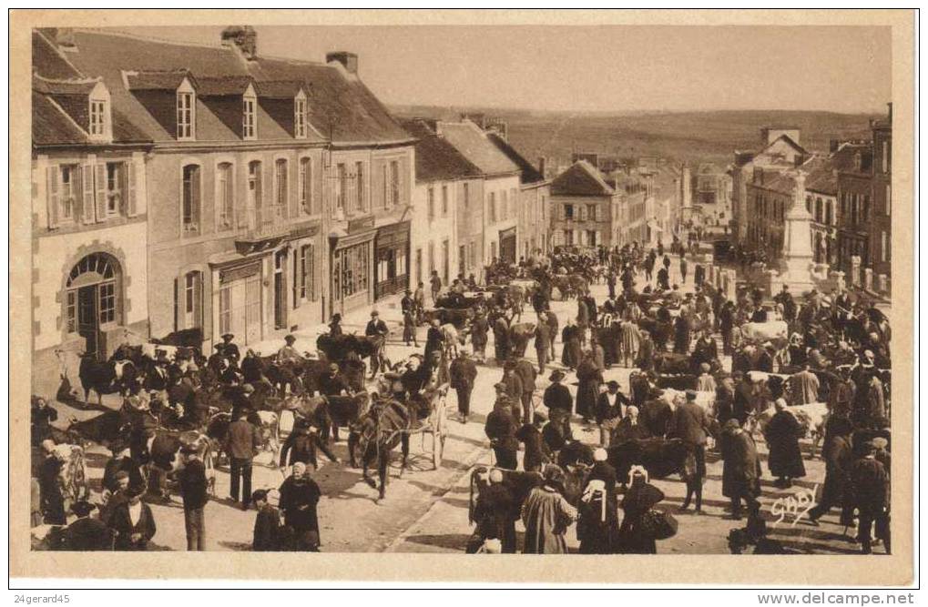 CPSM GOURIN (Morbihan) - Place Du Marché (jour De Marché) Très Animé - Gourin