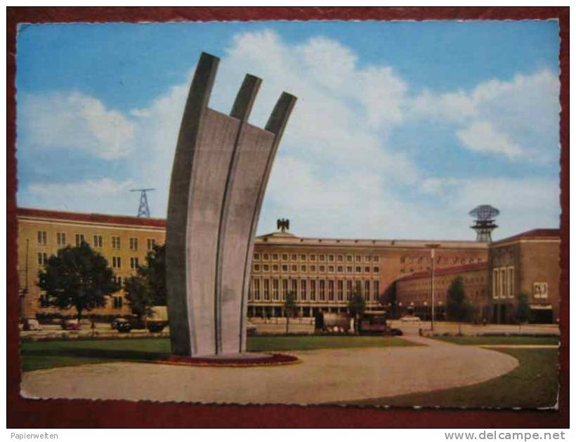 Berlin - Luftbrückendenkmal - Tempelhof