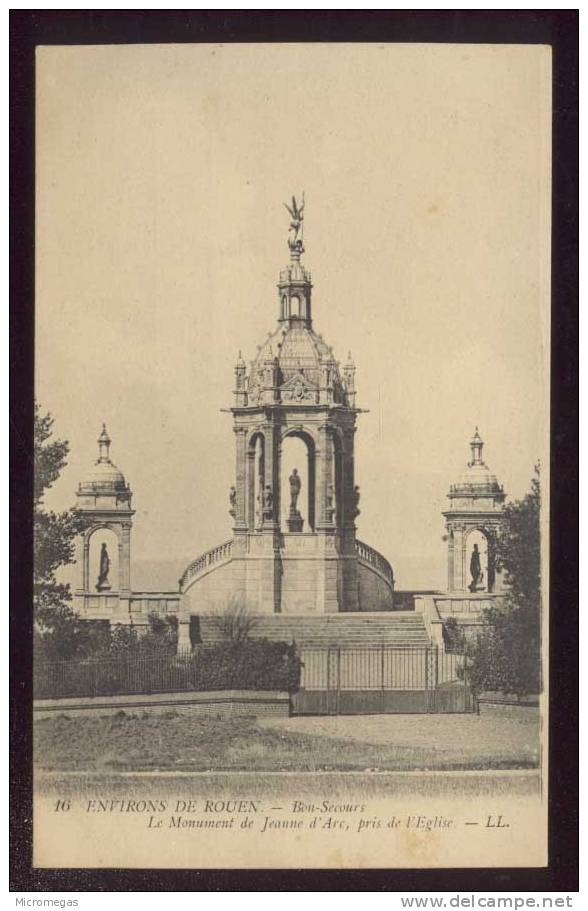 Cpa Bonsecours, Le Monument De Jeanne D'Arc Près De L'église - Bonsecours