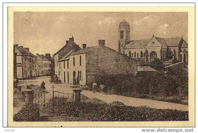 85  -  LES LUCS SUR BOULOGNE. - L´Eglise Et La Route De Rocheservière. - Les Lucs Sur Boulogne