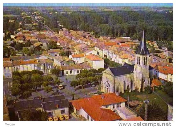 79 BRIOUX SUR BOUTONNE L'Eglise Et Le  Centre Du Bourg Vue Aerienne - Brioux Sur Boutonne