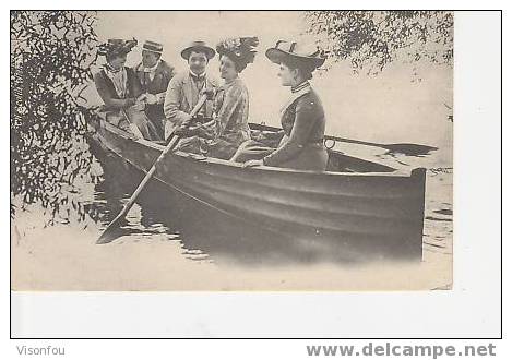 Cpa Deux Couples Et Le Chaperon En Barque - Pêche