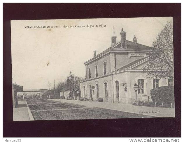 Neuville De Poitou Gare Des Chemins De Fer De L'état édit.trouvé , Rails  Belle Carte - Neuville En Poitou