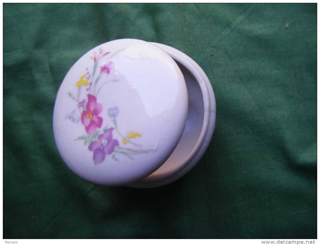 Bonbonniere Ou Vide Poche Faience -diametre8.5cm Hauteur 4.5cm Decor De Fleurs- - Autres & Non Classés