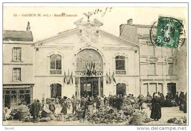 49  -  SAUMUR. - Le Marché Couvert. - Saumur