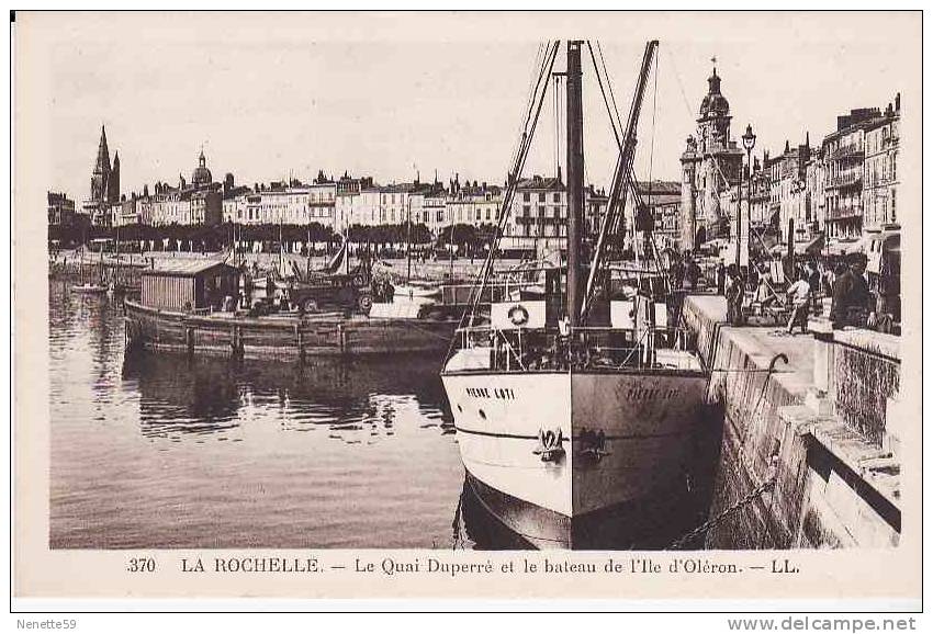 17 LA ROCHELLE Le " Pierre LOTI " Courrier De L´ile D´Oléron Au  Quai Duperré N° 370 N & B - La Rochelle
