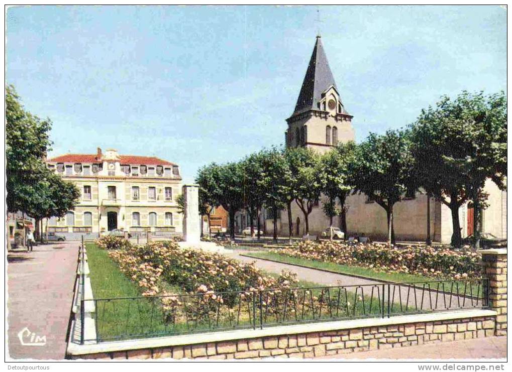 VENISSIEUX Rhône 69 : Place Léon Sublet Hotel De Ville Eglise  Vers 1960 - Vénissieux