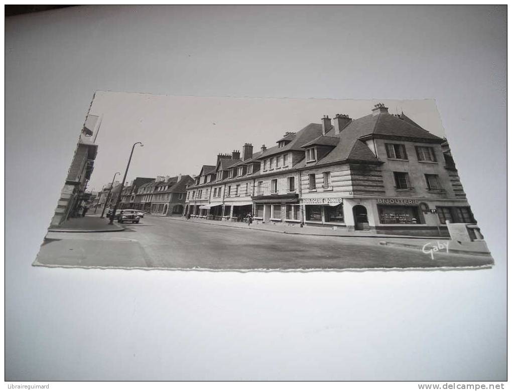 Bal - CPSM N°9 - PONT-L'EVEQUE - Rue Saint-Michel - [14] Calvados - Pont-l'Evèque