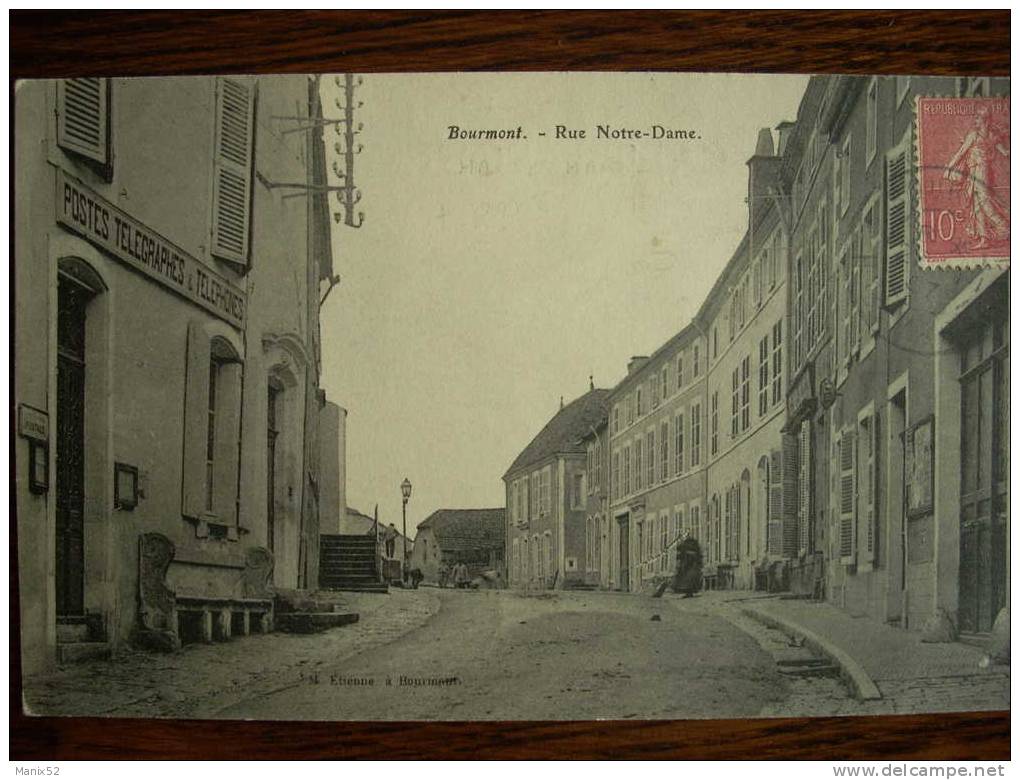 52 - BOURMONT - Rue Notre Dame - La Poste. (animée) - Bourmont