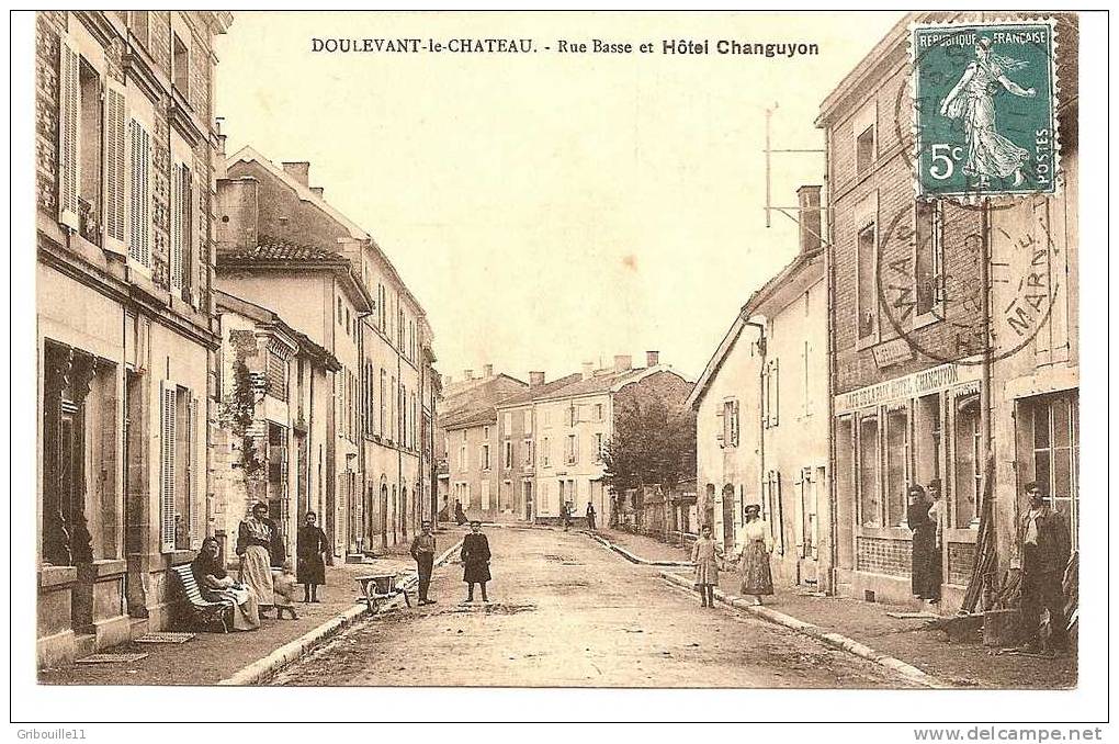 DOULEVANT LE CHATEAU   -   * RUE BASSE Et  CAFE DE LA PAIX - HOTEL CHANGUYON *   -   Editeur :     N° Sans - Doulevant-le-Château