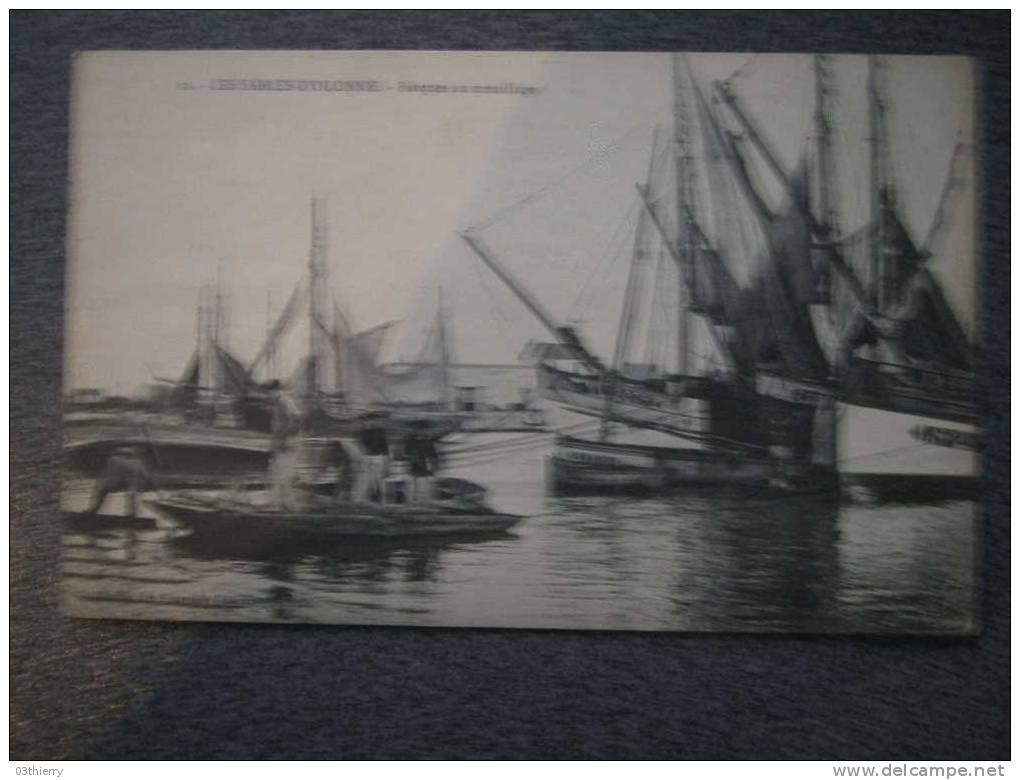 CPA 85-LES SABLES D´OLONNE-BARQUES AU MOUILLAGE-VIERGE- - Sainte Hermine