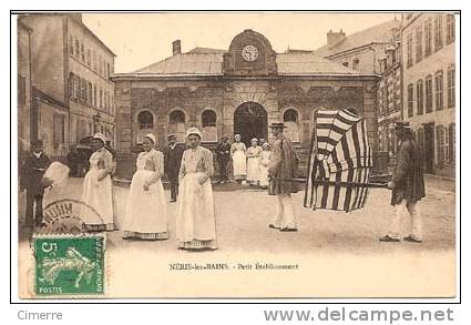 03 Néris-les-Bains - Petit établissement CPA 1912 Animée Chaise à Porteurs - Neris Les Bains