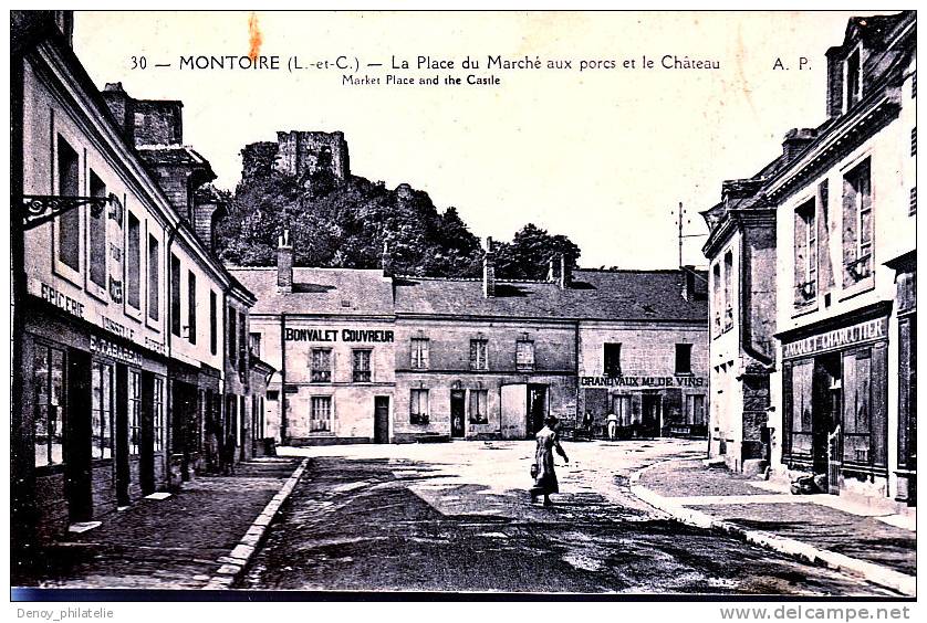 MONTOIRE- LA PLACE DU MARCHE AUX PORCS ET LE CHATEAU - Montoire-sur-le-Loir