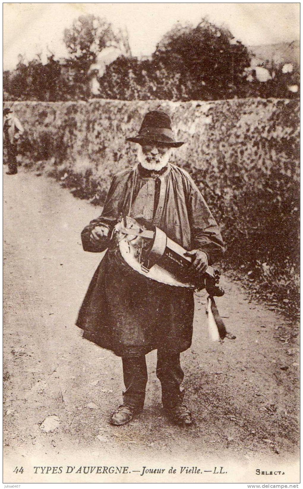 AUVERGNE Musicien Joueur De Vielle Gros Plan - Musique