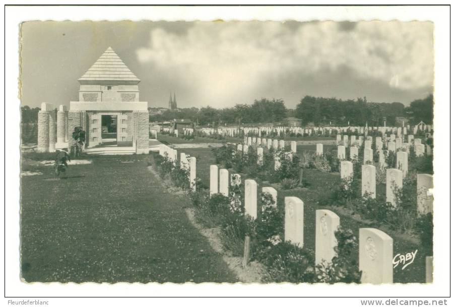 La DELIVRANDE  (14) - CPSM - Cimetière Militaire Anglais ... Tombes - La Delivrande