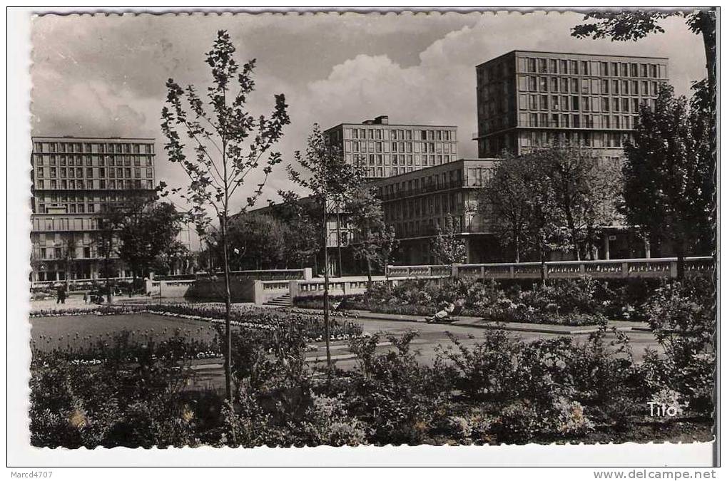 LE HAVRE 76 Hotel De Ville Et Le Square Editions Berjaud En Date Du 19-10-1952 Carte Entelée Véritable Photo - Square Saint-Roch