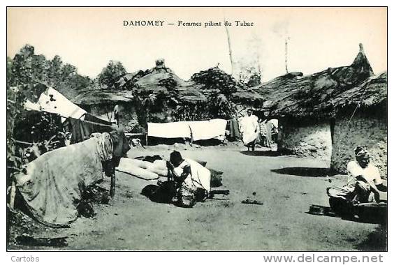 DAHOMEY Femmes Pilant Du Tabac - Dahomey