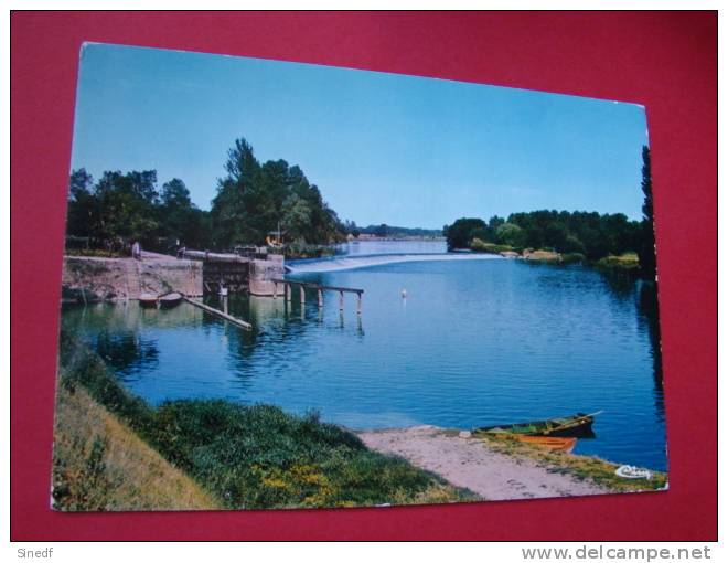 49 CHATEAUNEUF Sur SARTHE Bords Sarthe Barrage Ecluse  Circulée Edit CIM  N° 965  Maine Et Loire - Chateauneuf Sur Sarthe