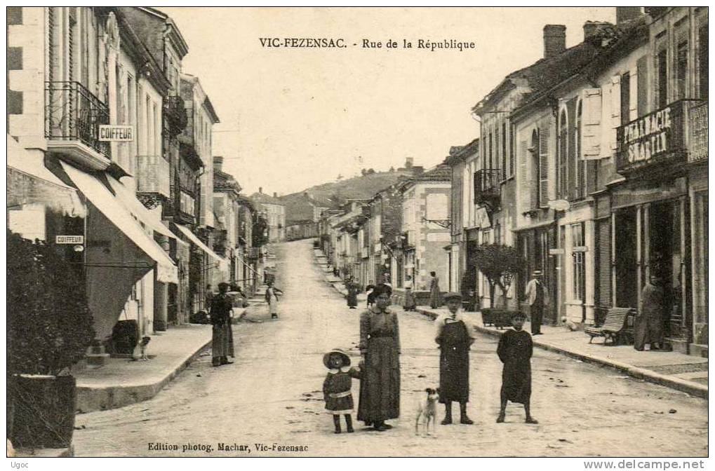 CPA - 32 - VIC-FEZENSAC - Rue De La République - 062 - Vic-Fezensac