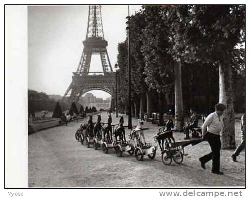 DOISNEAU La Cavalerie Du Champ De Mars Paris 1969 Nouvelles Images 1988 PH 500, Chevaux De Bois, Tour Eiffel - Doisneau